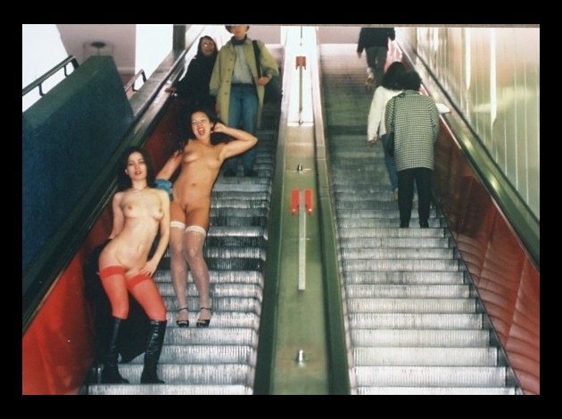 copie-1-nues-sur-escalator-public.jpg