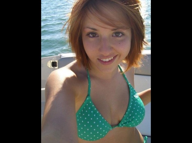 juin-2008--cutie_in_a_green_bikini-1.jpg