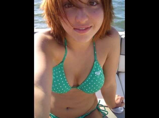 juin-2008--cutie_in_a_green_bikini-2.jpg