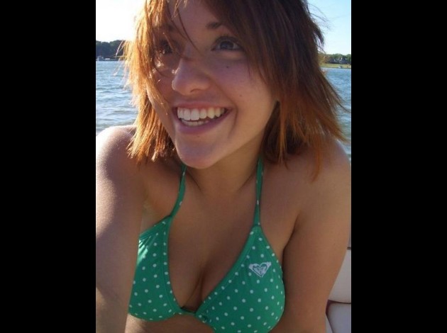 juin-2008--cutie_in_a_green_bikini-3.jpg