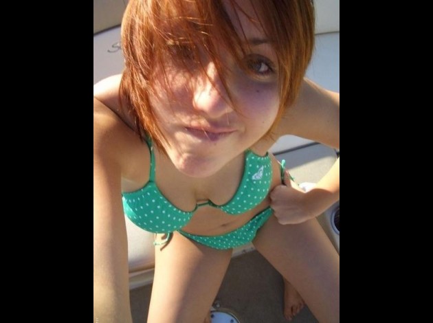 juin-2008--cutie_in_a_green_bikini.jpg