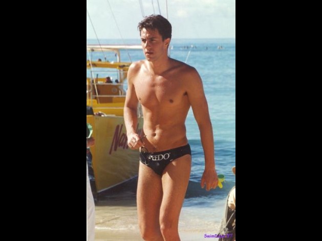 photos_gay_mec_gay_en_maillot.jpg