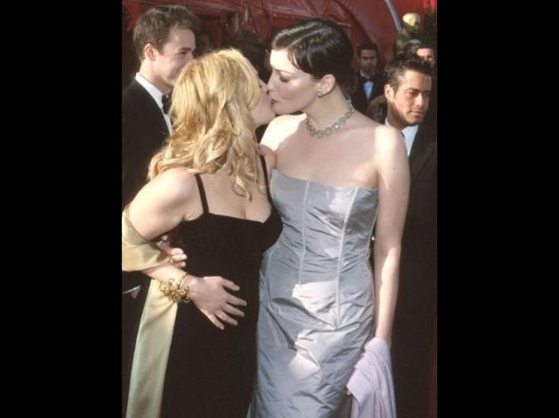 drew-barrymore-and-liv-tyler-02.jpg