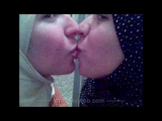 kiss,voile,arabe,lesbienne,cochonne