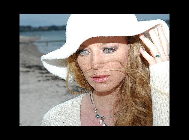 Gry-Bay-Model--40-.jpg