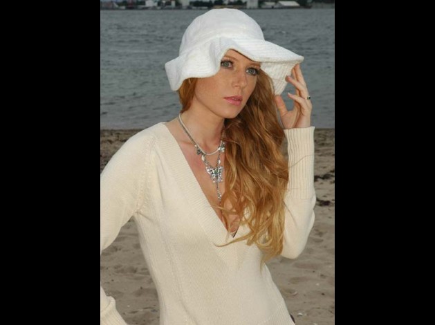 Gry-Bay-Model--59-.jpg