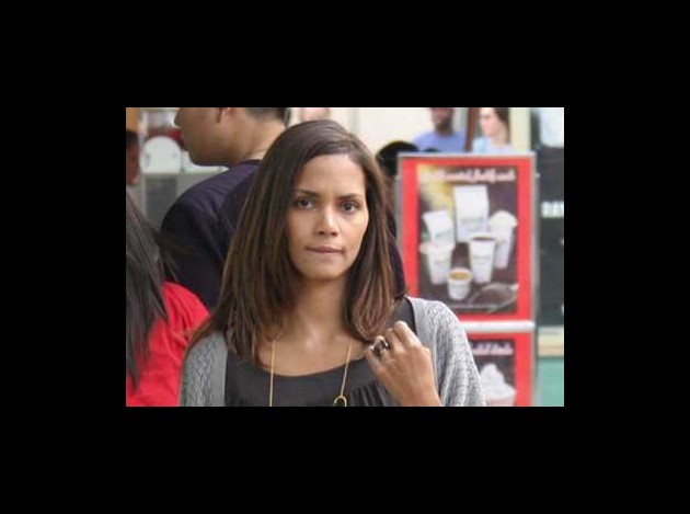 Halle-Berry--122-.jpg