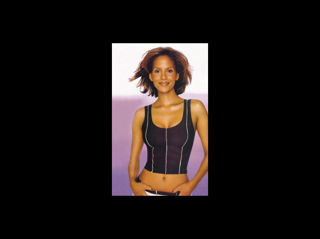 Halle-Berry--31-.jpg