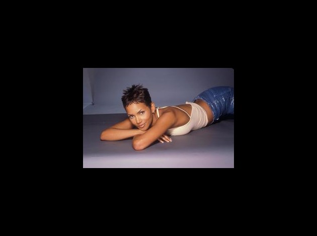 Halle-Berry--76-.jpg