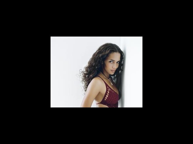 Halle-Berry--81-.jpg