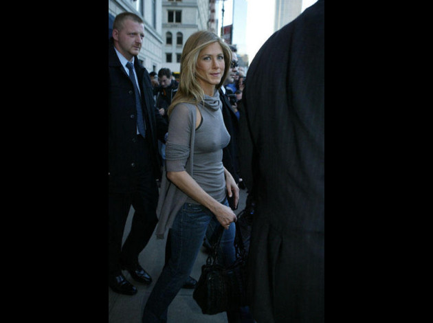 Jennifer-Aniston--72-.jpg