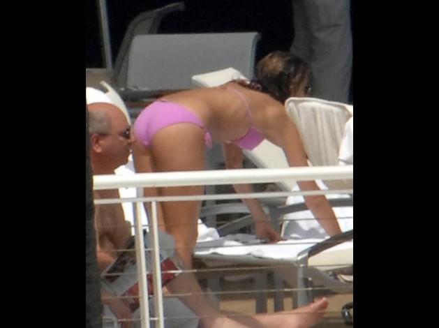 Jennifer-Aniston-nue-et-paparazzi--10-.jpg