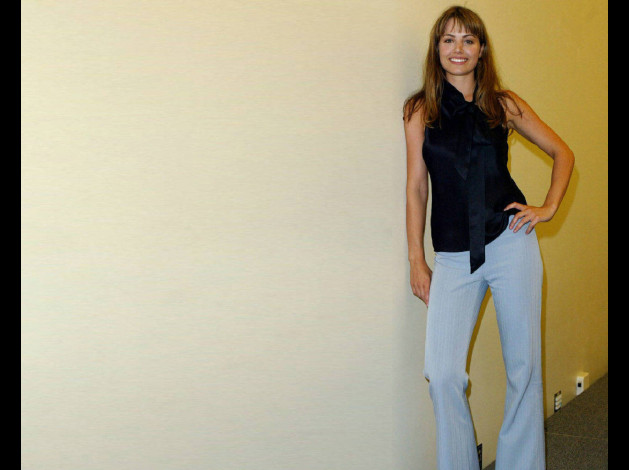 038.--Erica-Durance-Erica-Durance---Wallpaper--7-.jpg