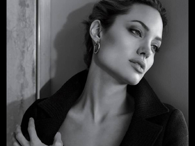 002.--Angelina-Jolie-Angelina-Jolie---Wallpaper--6-.jpg