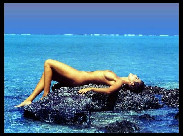 Manuela-Arcuri---nude--17-.jpg