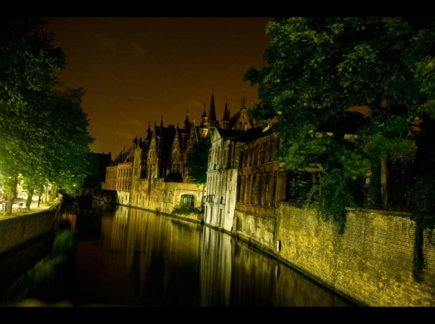 In_Brugges_by_dogeatdog5.jpg