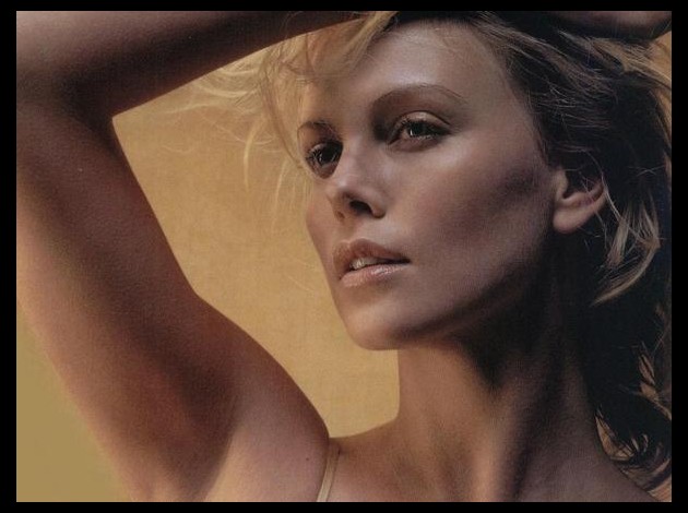 88-girl_charlize_theron.jpg