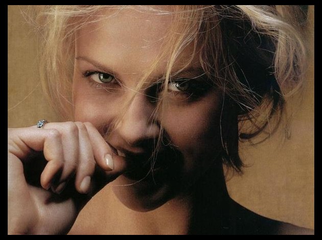 92-girl_charlize_theron.jpg