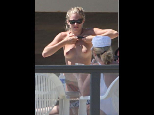 sienna_miller_nue_sexy_topless_21.jpg