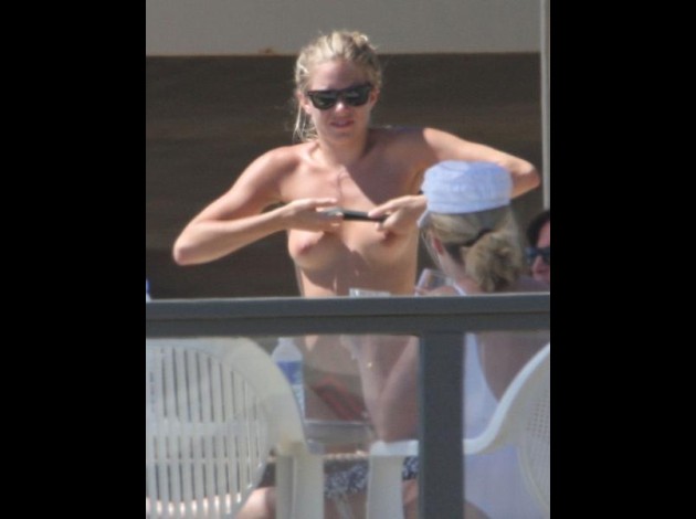 sienna_miller_nue_sexy_topless_22.jpg