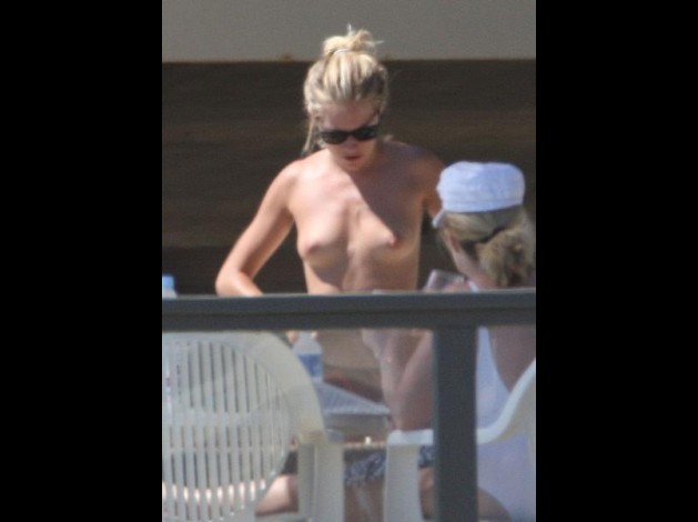 sienna_miller_nue_sexy_topless_23.jpg