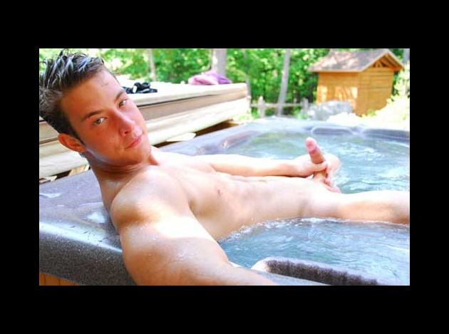 kent-au-jacuzzi.jpg