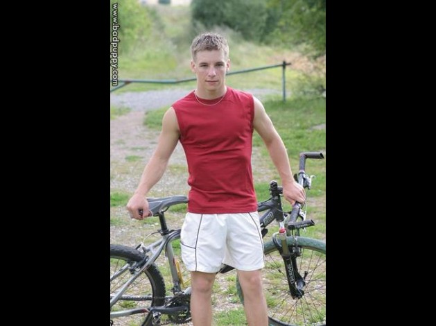 un-beau-cycliste-impudique1.jpg