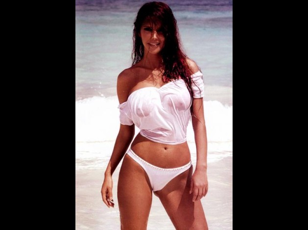 Amira beach  press-001.jpg