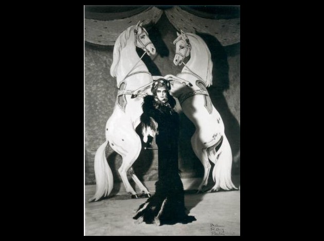 man-ray-1935-la-marquise-casati-_t1.jpg