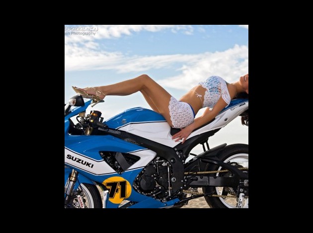 femme-sexy-moto-leblogdusniper-24-370x370
