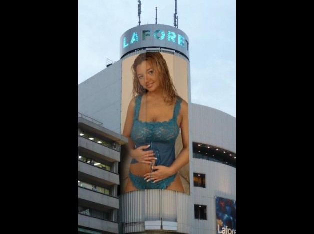 Christina_Modeltenuehot1.jpg