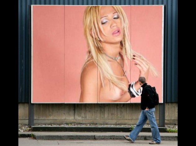shemaledereveeeblondasse.jpg