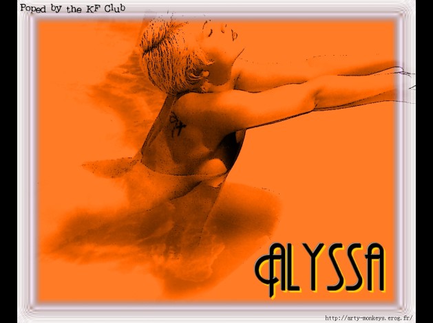 Alyssa-Milano-Pool02.jpg