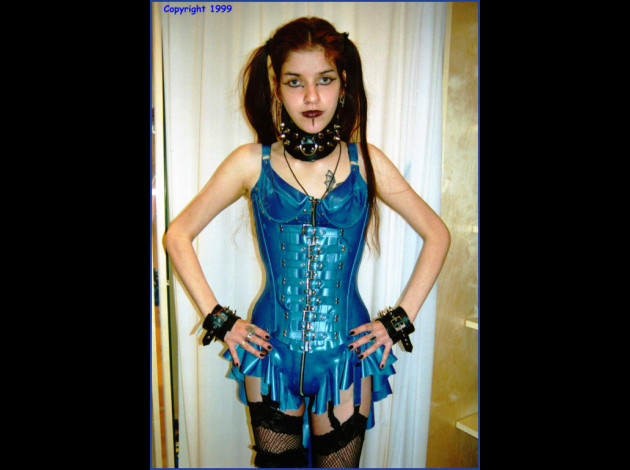1812 goth corset 11