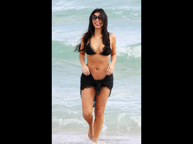 Kim-Kardashian-sexy-boob-snap-6 copy