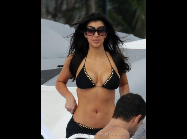 Kim-Kardashian-sexy-boob-snap-8 copy