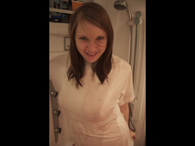 bernadette-shower-blow-job-wet-t-shirt-12632428421371462631