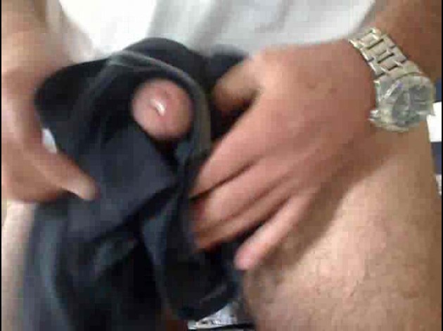 over-blog.Markus se branle dans son short (vidéo)-copie-4