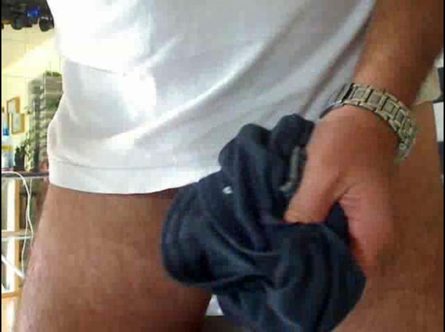 over-blog.Markus se branle dans son short (vidéo)-copie-40