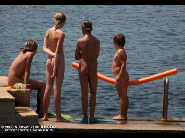 teen-nudists-beach