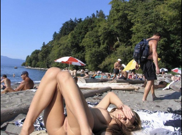 beach-spy-voyeur 01