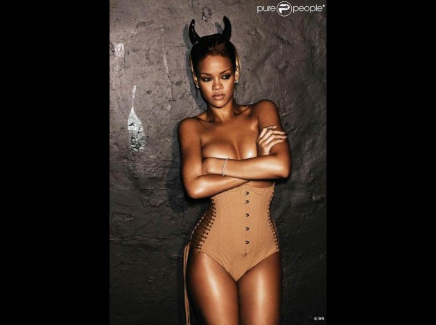 323270-rihanna-les-visuels-promo-de-son-637x0-3