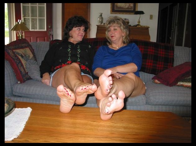 momfeet-1029