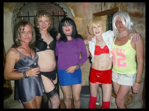 une belle brochette de travestis chez prisca