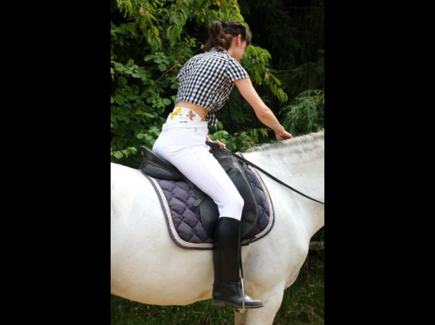 emmaabdlgirrideshorseinwhitejocksanddiap df796c5a