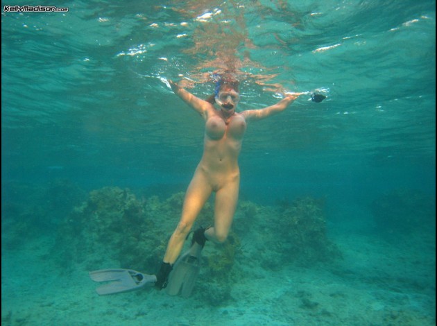 okellymadison swimming07