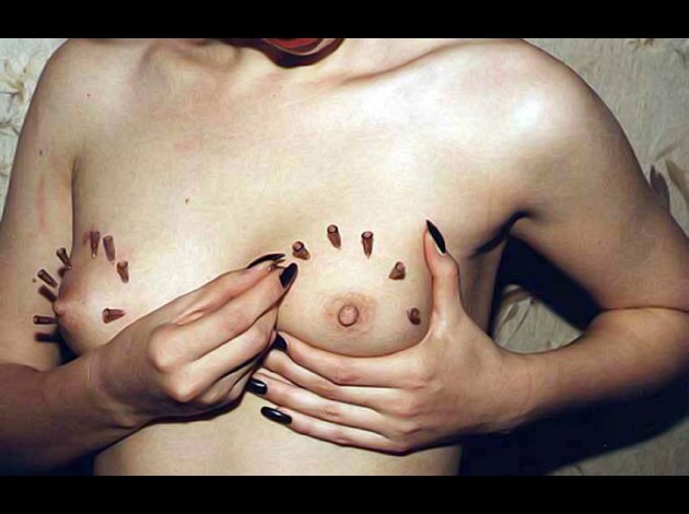 Aiguilles dans les seins (145)
