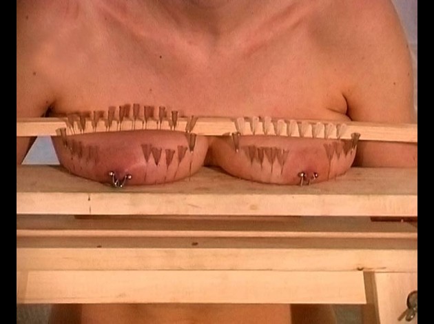 Aiguilles dans les seins (185)