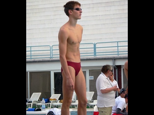 SWIMMER-SPEEDO-TWINKS