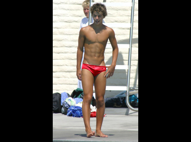 2-GREY SPEEDO BOY